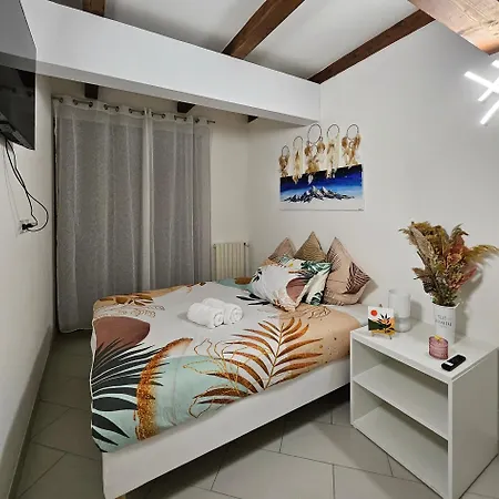 Monnalisa House - Centro Storico - Indipendente Apartment *